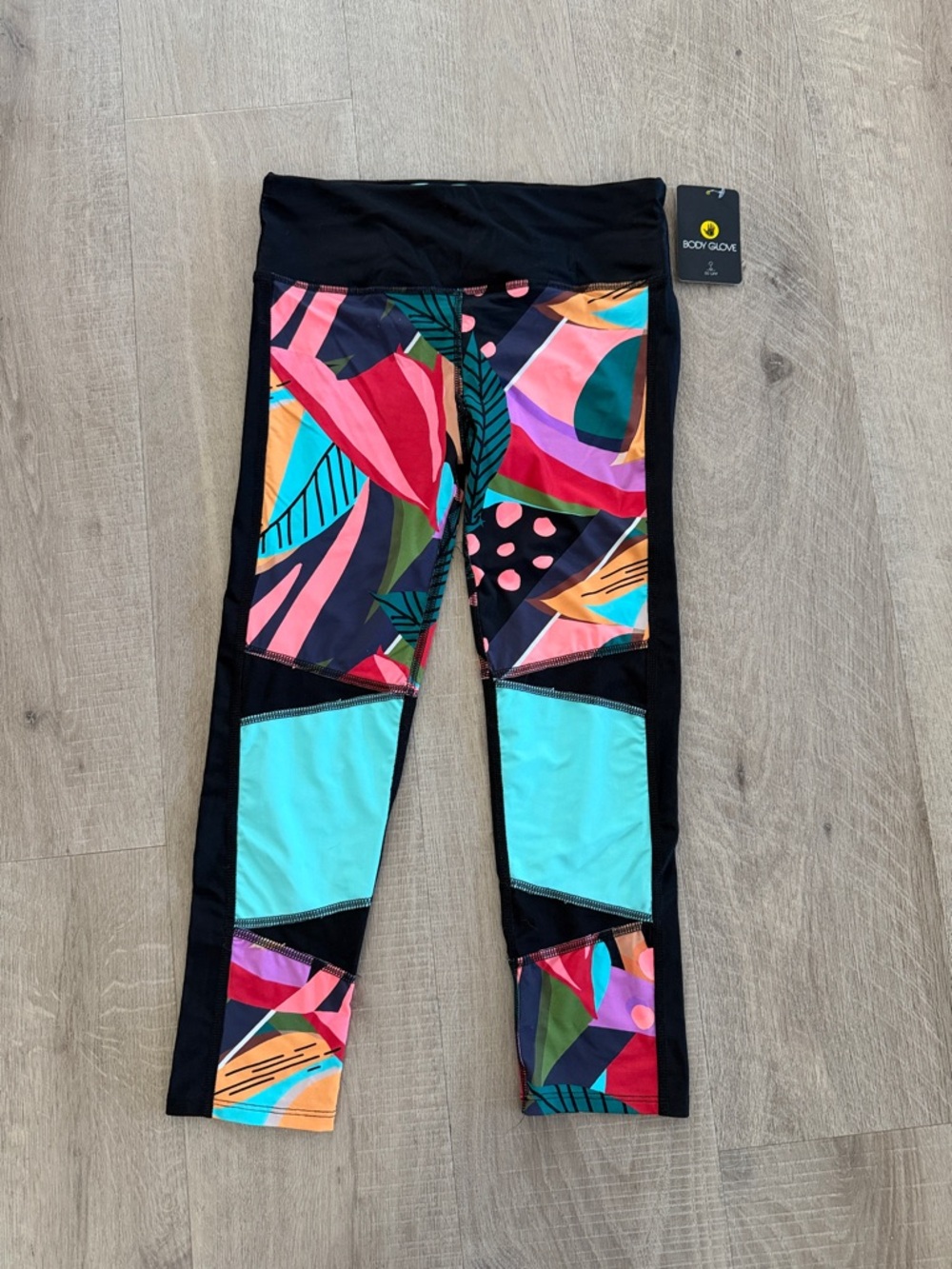 NWT Body Glove Black surf capri Leggings with Multicolor Tropical Print, Small